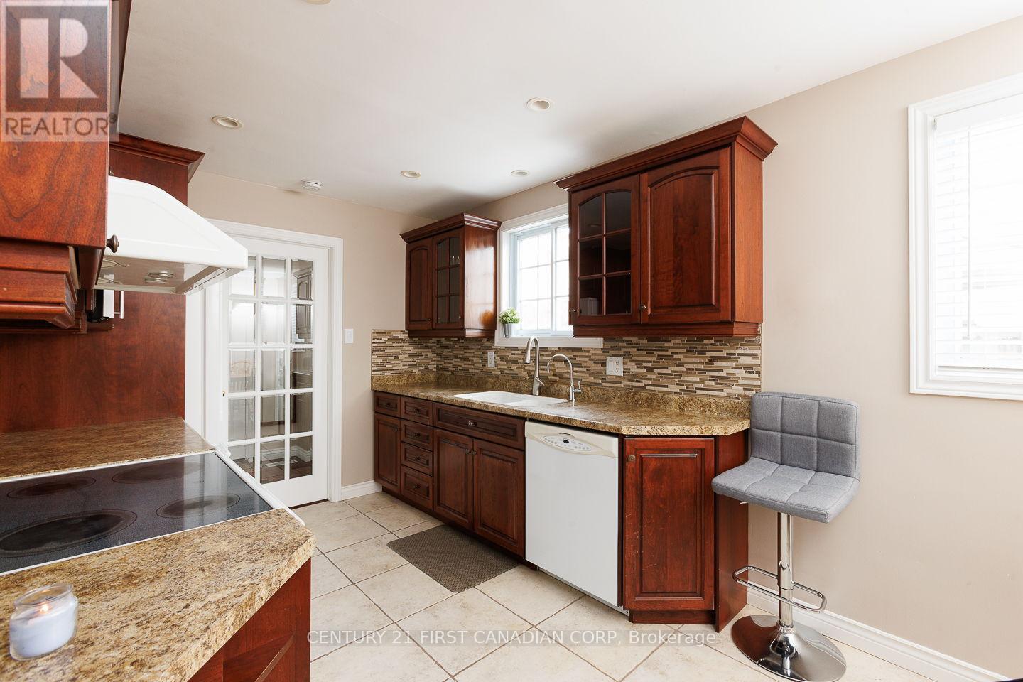 118 Rosamond Crescent, London South, Ontario  N6E 2M9 - Photo 13 - X12738502