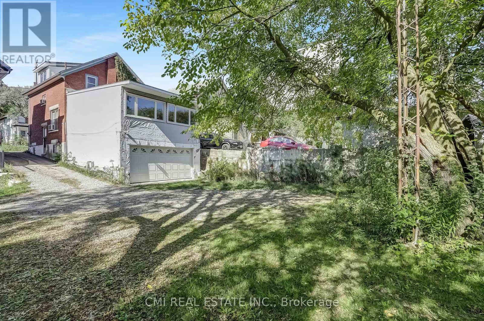 135 Madison Avenue S, Kitchener, Ontario  N2G 3M4 - Photo 46 - X12488322