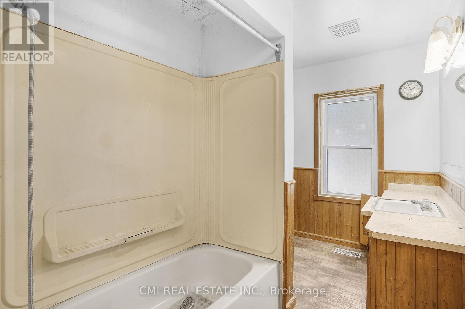 135 Madison Avenue S, Kitchener, Ontario  N2G 3M4 - Photo 19 - X12488322