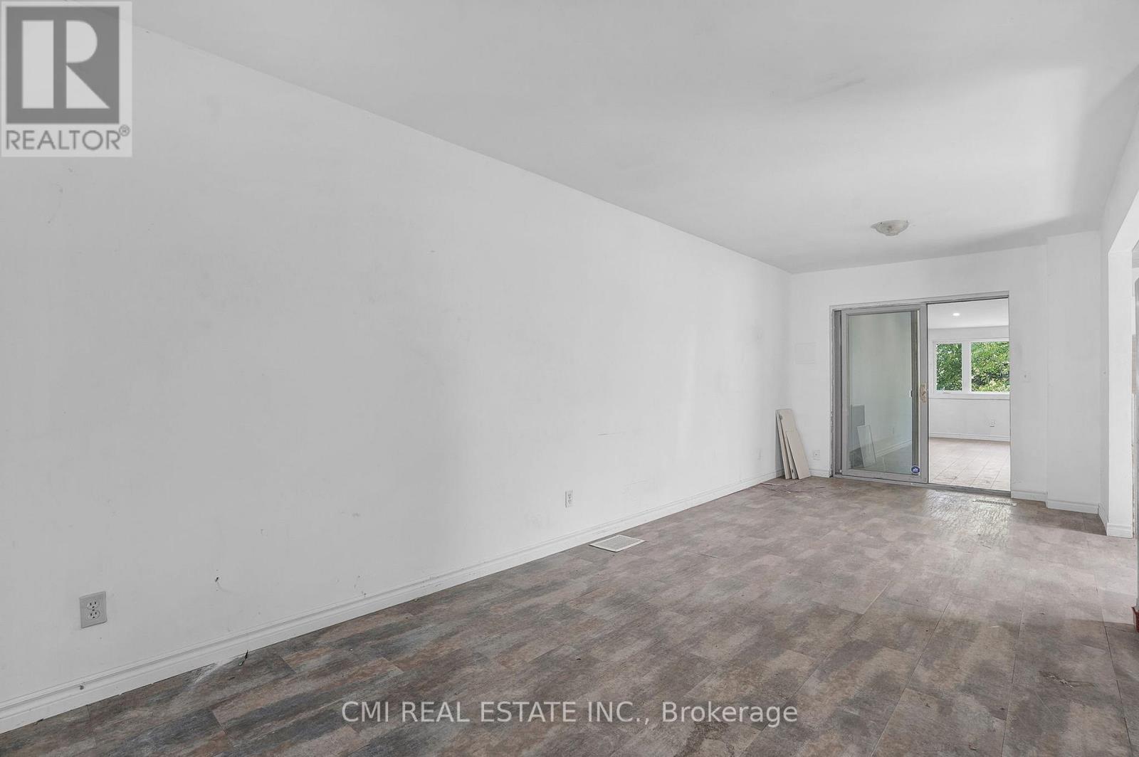 135 Madison Avenue S, Kitchener, Ontario  N2G 3M4 - Photo 8 - X12488322