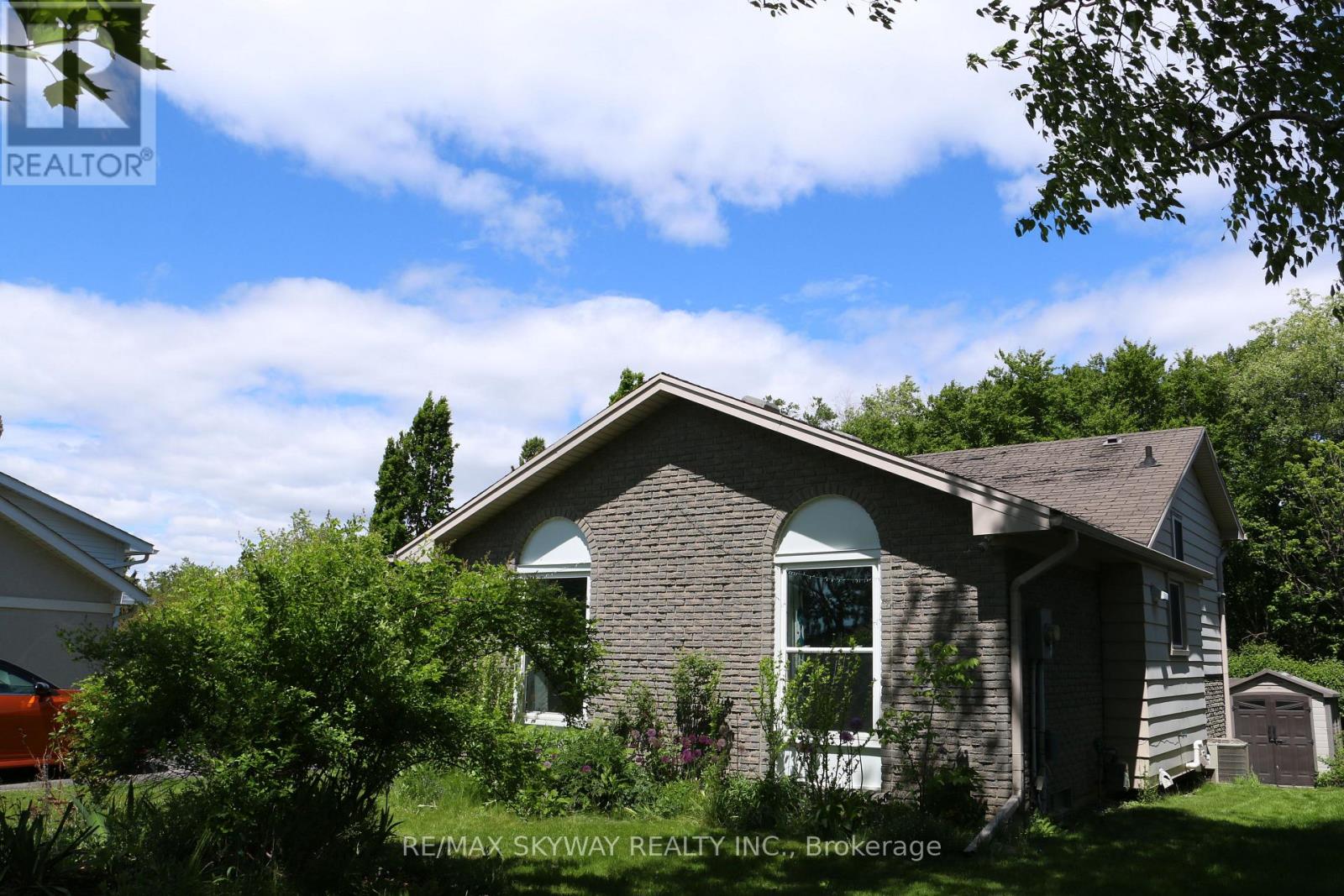 18 MATTHEW COURT, Kitchener, Ontario