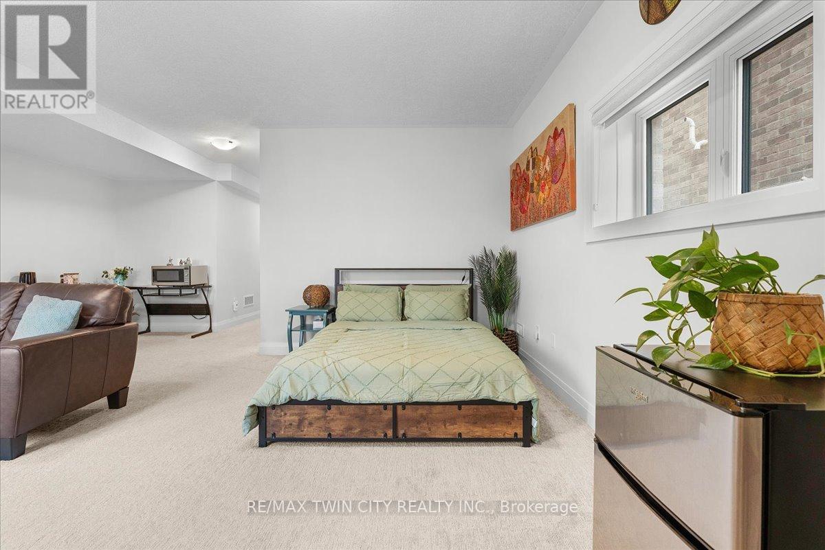 657 Benninger Drive, Kitchener, Ontario  N2E 0J2 - Photo 40 - X12488568