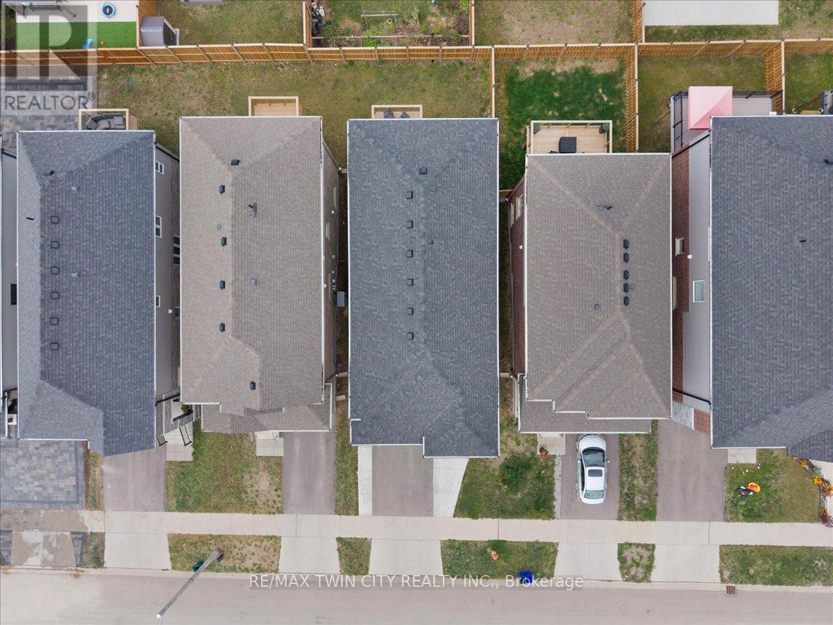 657 Benninger Drive, Kitchener, Ontario  N2E 0J2 - Photo 44 - X12488568