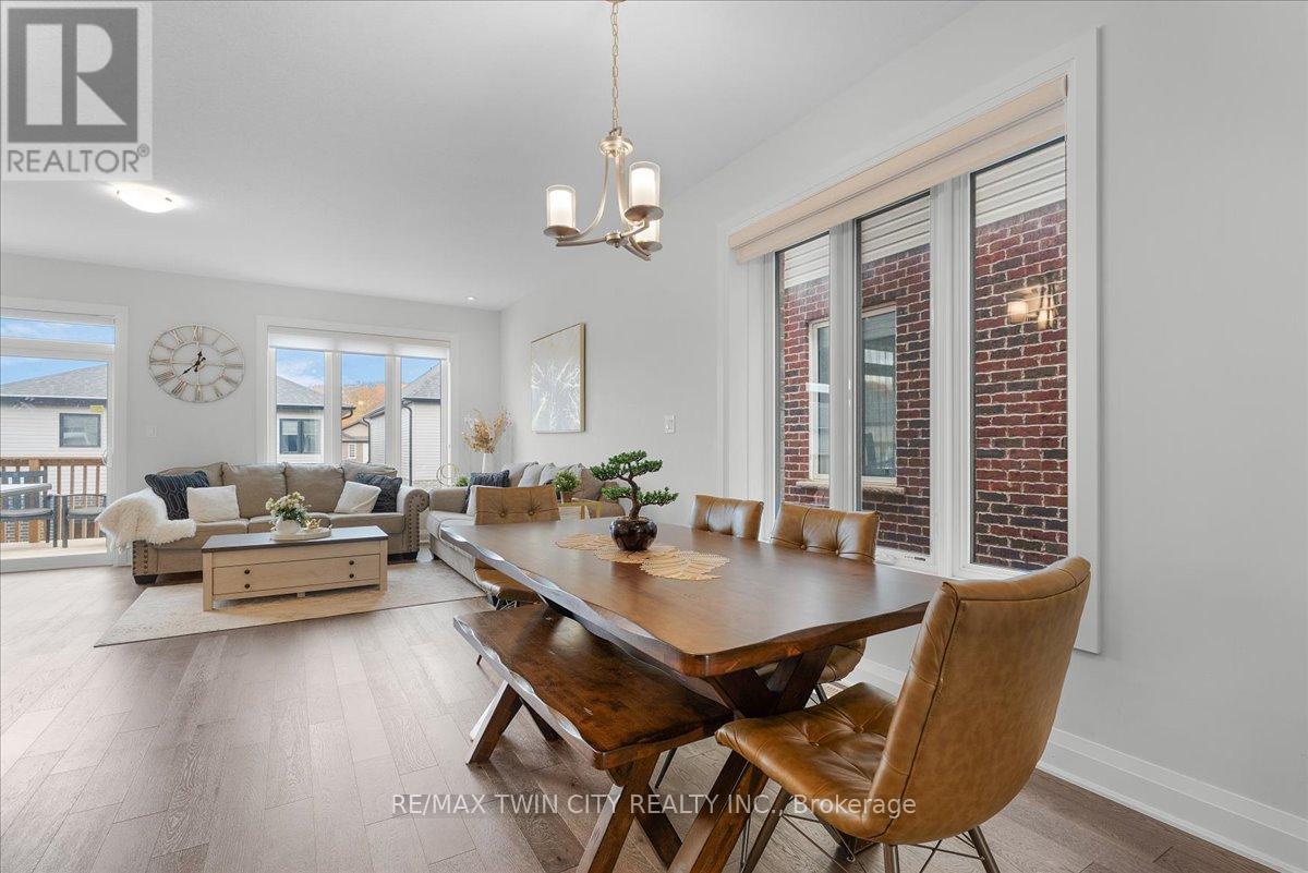 657 Benninger Drive, Kitchener, Ontario  N2E 0J2 - Photo 7 - X12488568