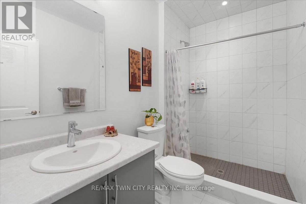 657 Benninger Drive, Kitchener, Ontario  N2E 0J2 - Photo 41 - X12488568