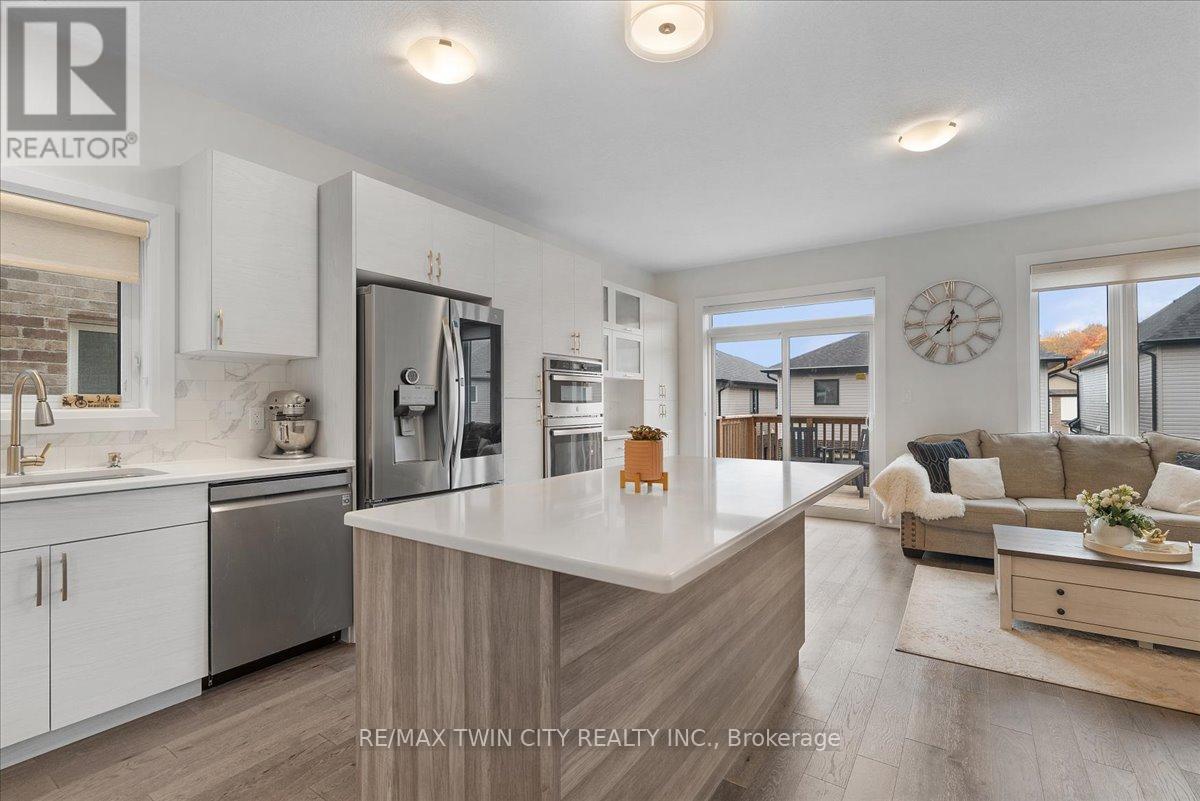 657 Benninger Drive, Kitchener, Ontario  N2E 0J2 - Photo 8 - X12488568