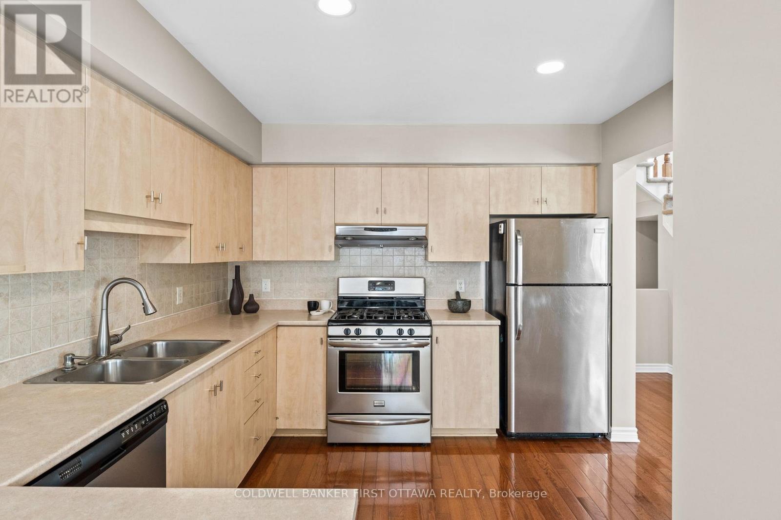 20 Fieldberry Private, Ottawa, Ontario  K2J 5E8 - Photo 11 - X12738470