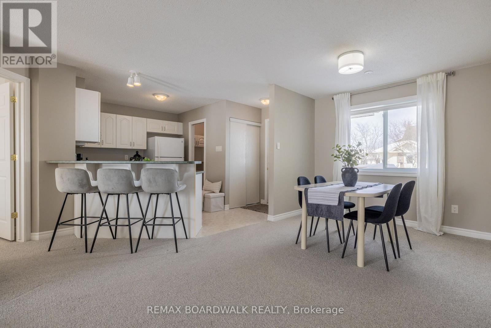 206 Oak Leaf Private, Ottawa, Ontario  K0A 2Z0 - Photo 2 - X12738510