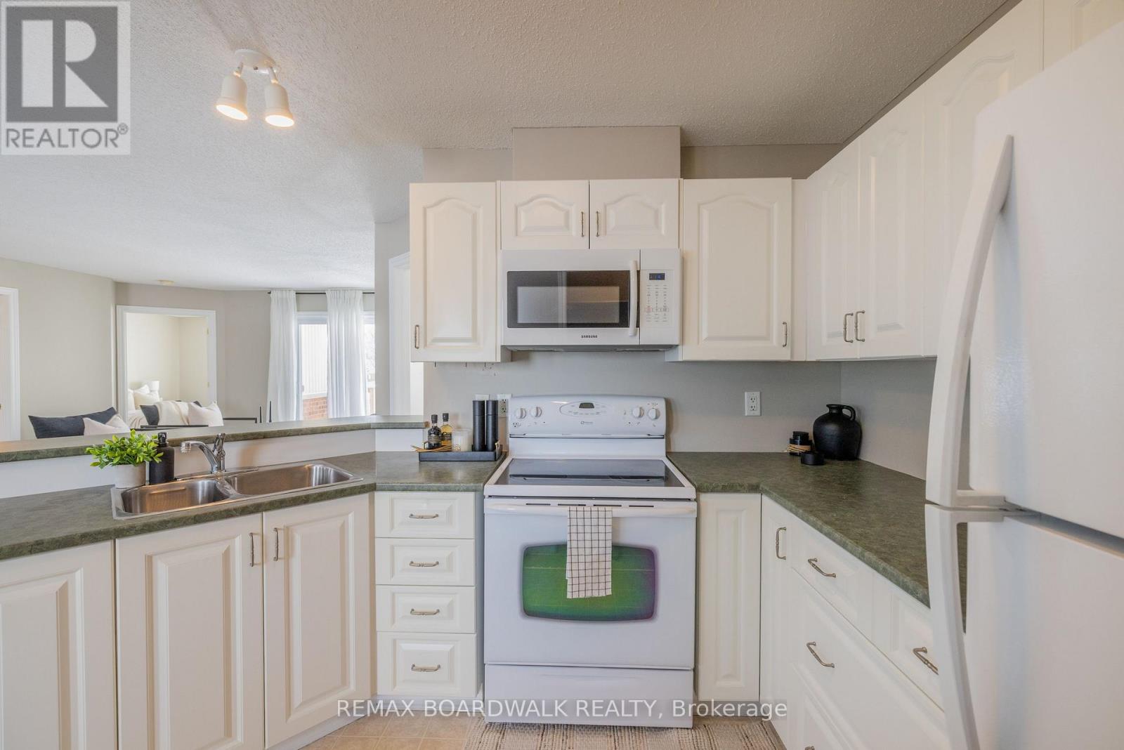 206 Oak Leaf Private, Ottawa, Ontario  K0A 2Z0 - Photo 5 - X12738510