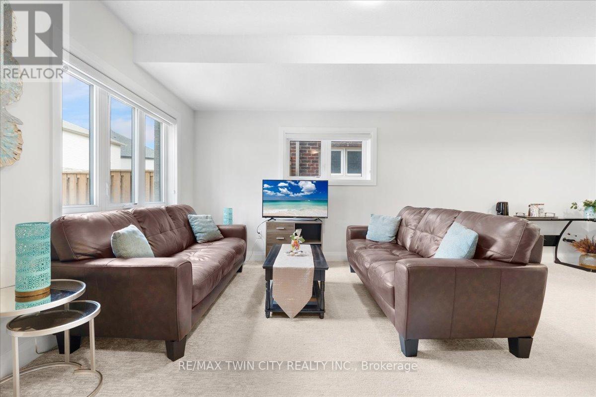 657 Benninger Drive, Kitchener, Ontario  N2E 0J2 - Photo 39 - X12488568