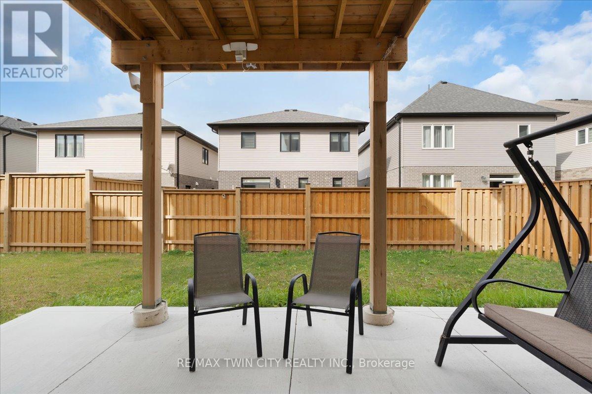 657 Benninger Drive, Kitchener, Ontario  N2E 0J2 - Photo 42 - X12488568