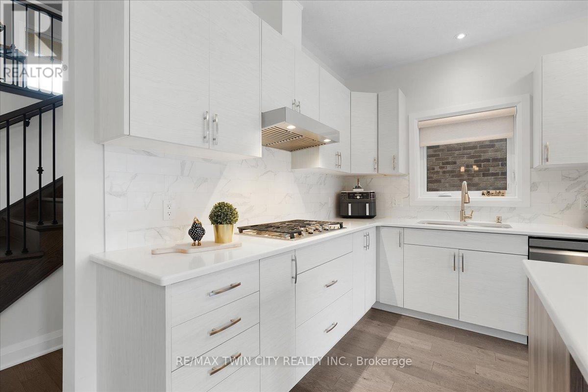 657 Benninger Drive, Kitchener, Ontario  N2E 0J2 - Photo 9 - X12488568