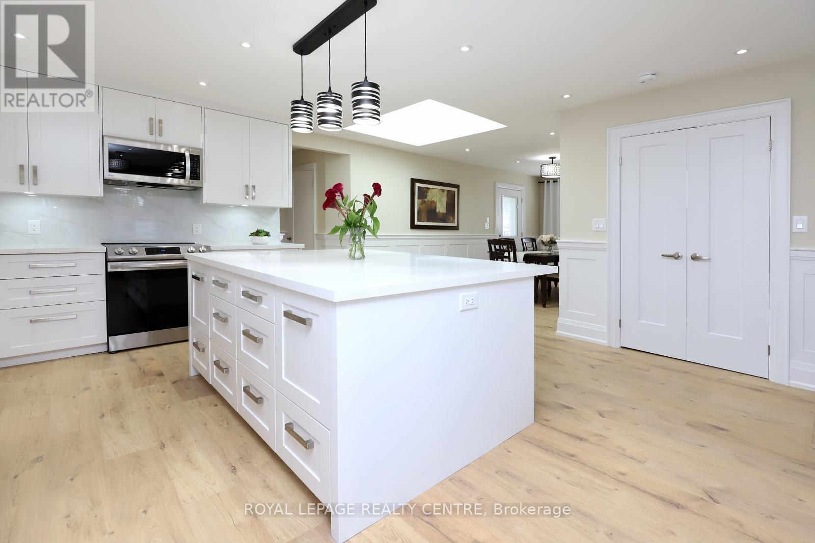 Main Lvl - 55 Flora Drive, Hamilton, Ontario  L8G 3Z7 - Photo 10 - X12738198