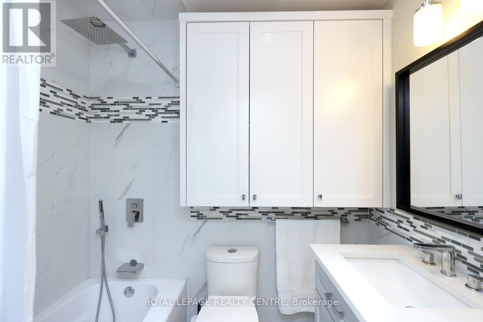 Main Lvl - 55 Flora Drive, Hamilton, Ontario  L8G 3Z7 - Photo 14 - X12738198