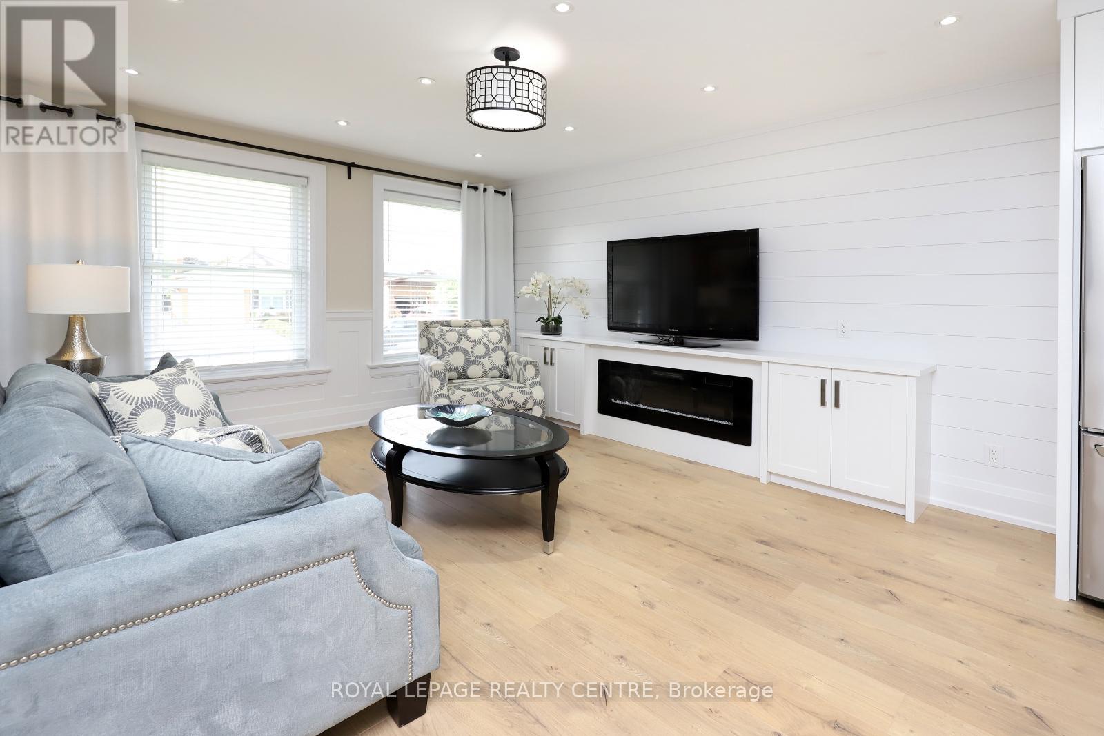 Main Lvl - 55 Flora Drive, Hamilton, Ontario  L8G 3Z7 - Photo 3 - X12738198