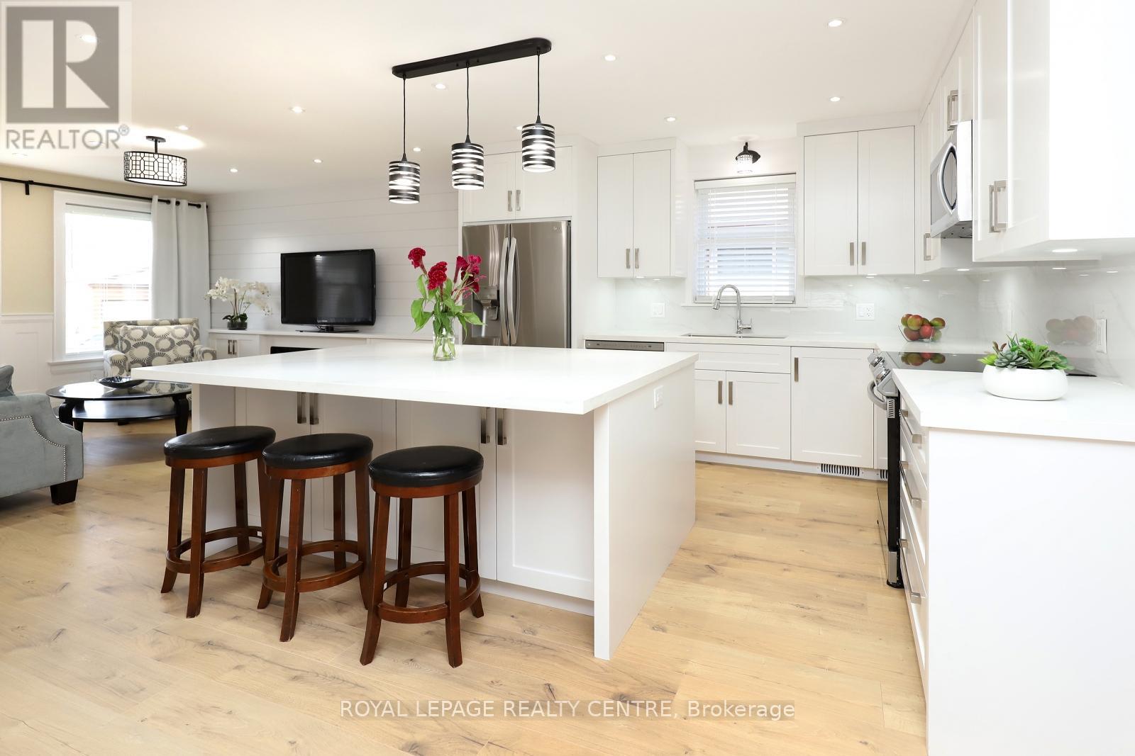 Main Lvl - 55 Flora Drive, Hamilton, Ontario  L8G 3Z7 - Photo 5 - X12738198