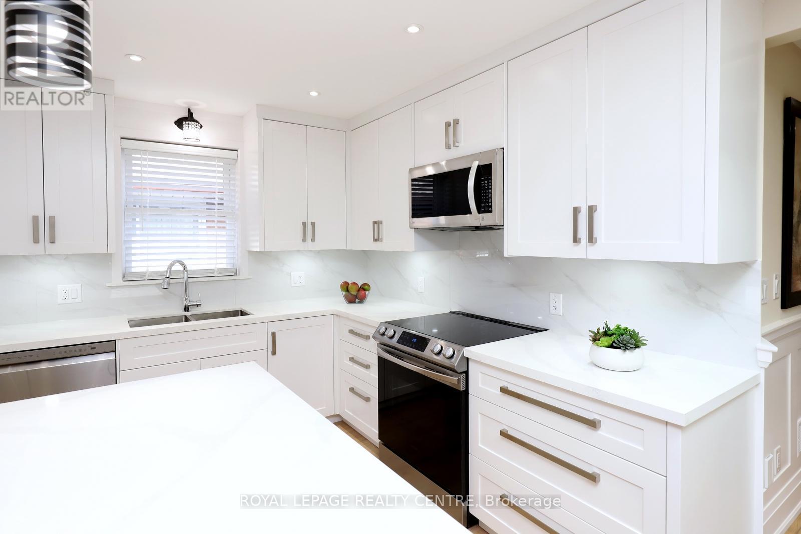 Main Lvl - 55 Flora Drive, Hamilton, Ontario  L8G 3Z7 - Photo 6 - X12738198