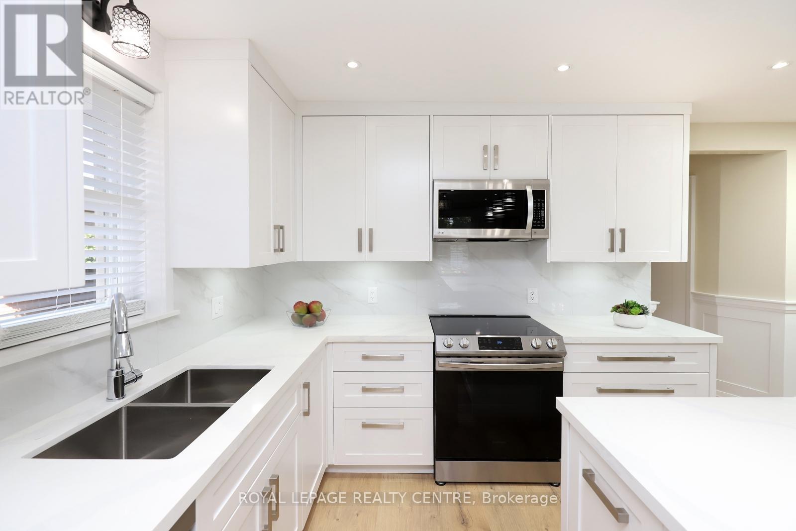 Main Lvl - 55 Flora Drive, Hamilton, Ontario  L8G 3Z7 - Photo 8 - X12738198