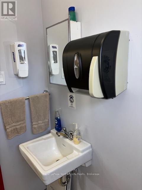 122-126 Mcintyre Street E, North Bay, Ontario  P1B 1C4 - Photo 16 - X12738352