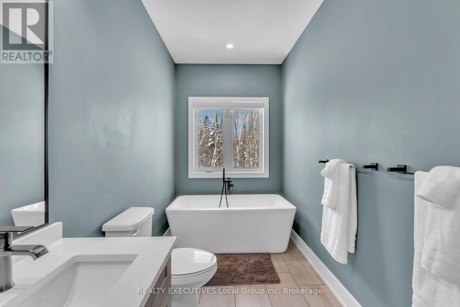 1070 Four Mile Lake Road, North Bay, Ontario  P1B 8G2 - Photo 17 - X12738388