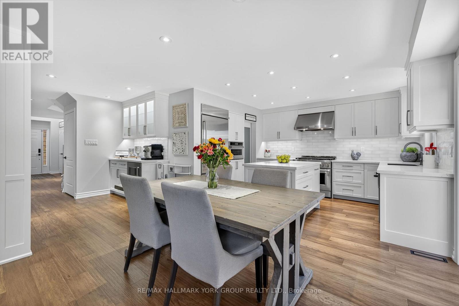 341 Gaston Place, Newmarket, Ontario  L3Y 8M4 - Photo 3 - N12737684