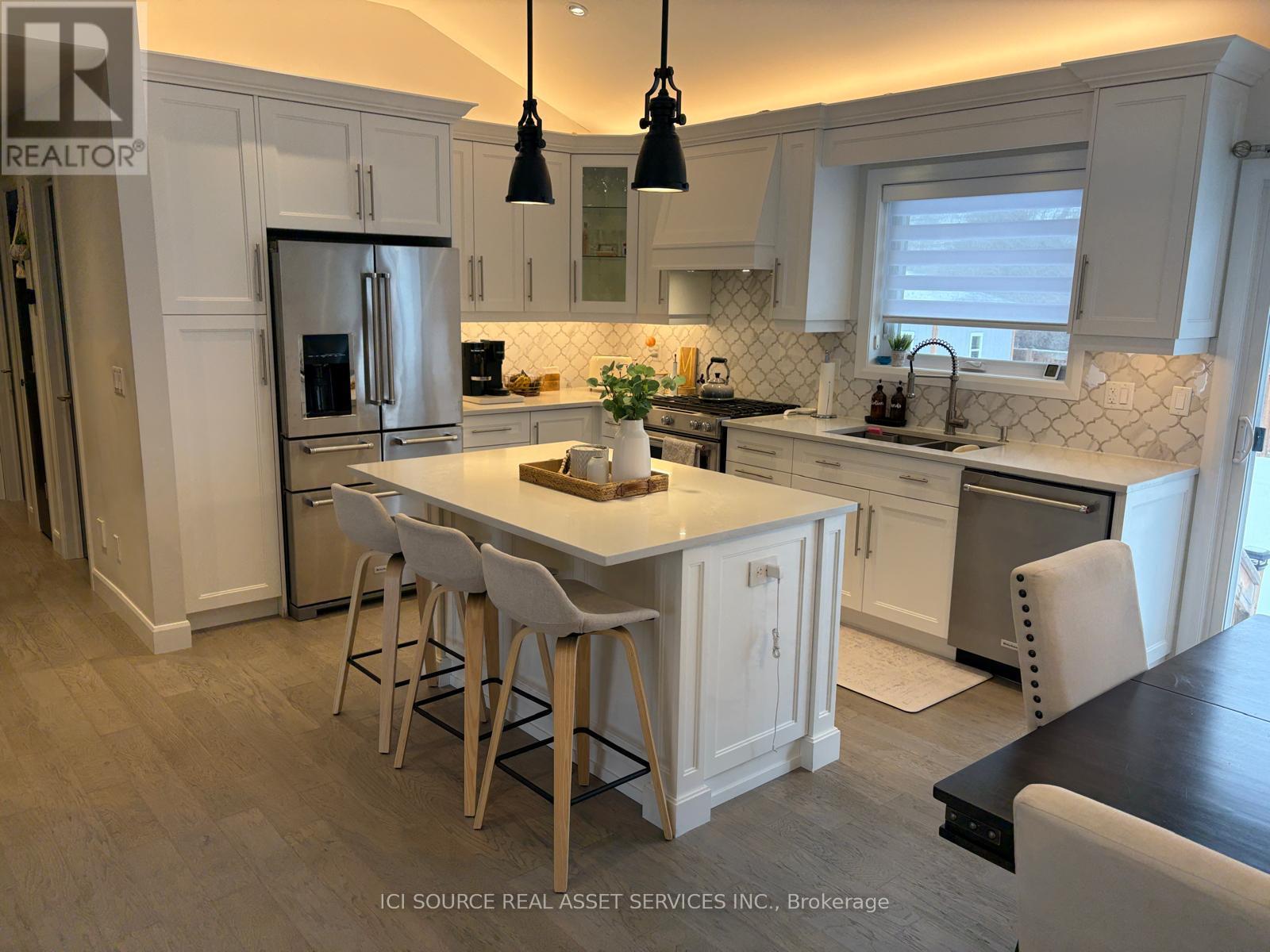 33 Hazelbury Drive, King, Ontario  L0G 1N0 - Photo 4 - N12737974