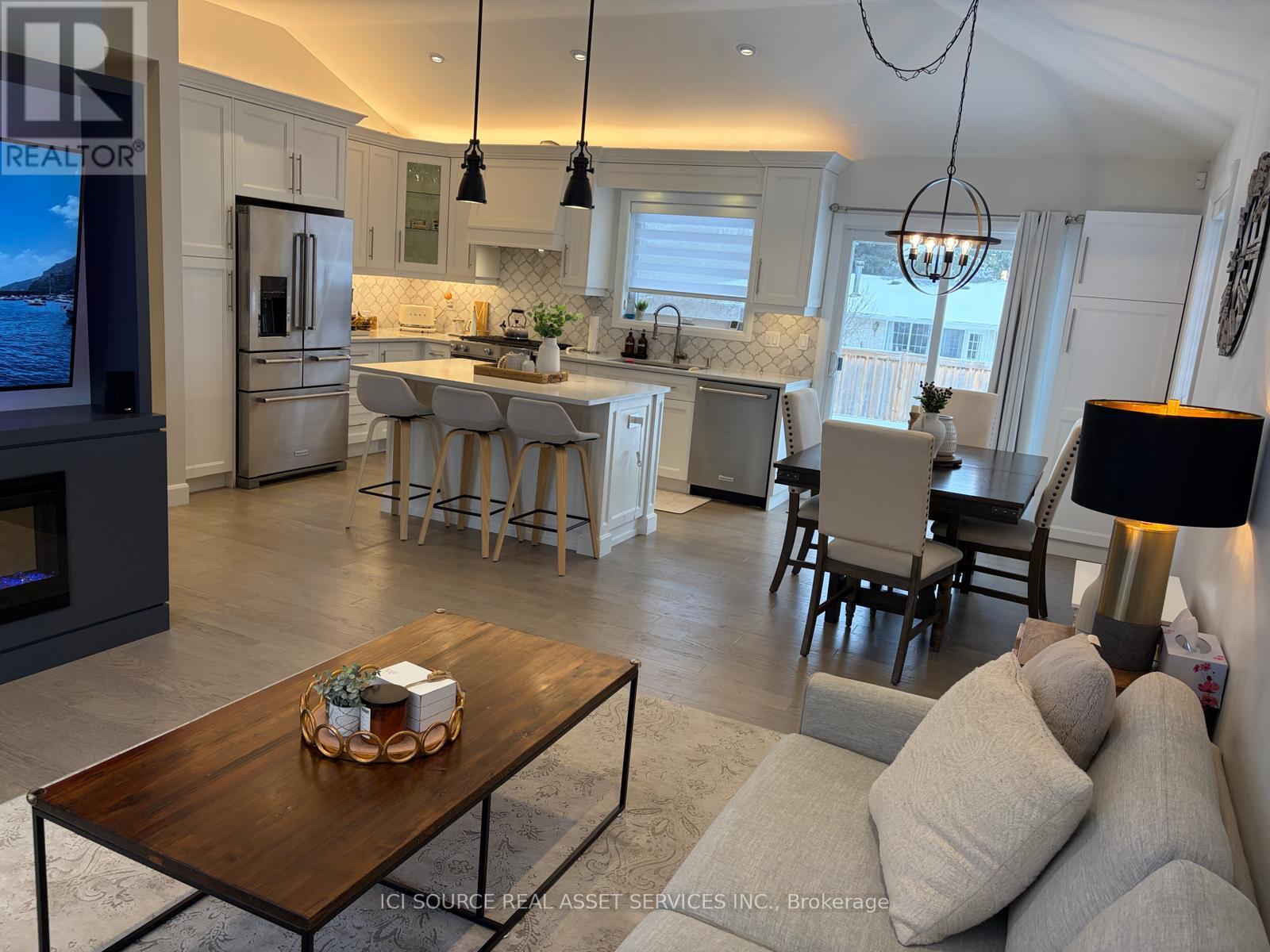 33 Hazelbury Drive, King, Ontario  L0G 1N0 - Photo 6 - N12737974