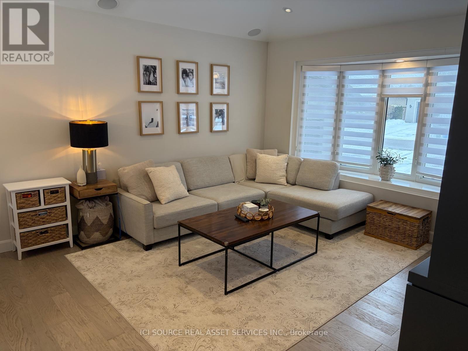 33 Hazelbury Drive, King, Ontario  L0G 1N0 - Photo 5 - N12737974