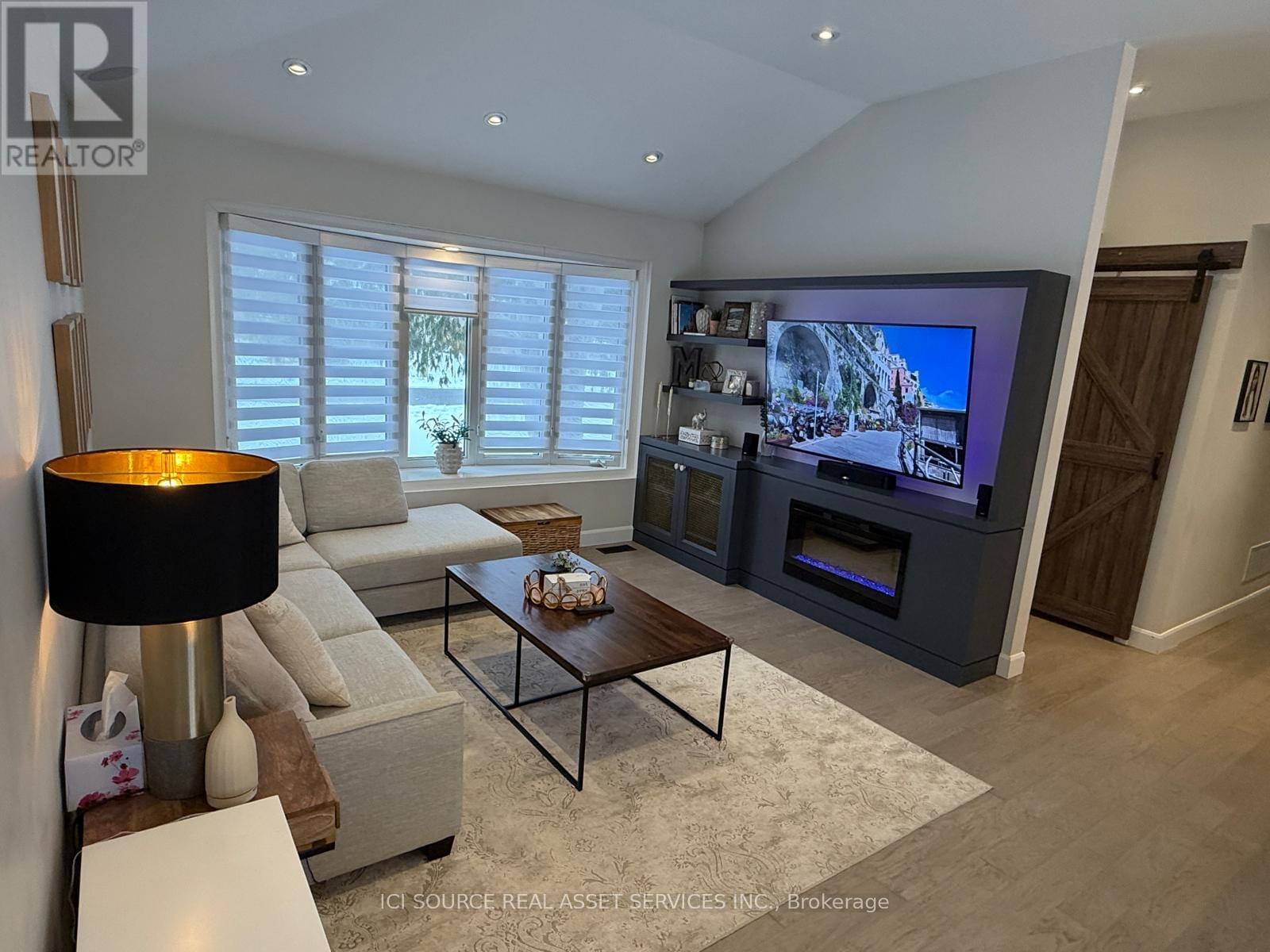 33 Hazelbury Drive, King, Ontario  L0G 1N0 - Photo 3 - N12737974