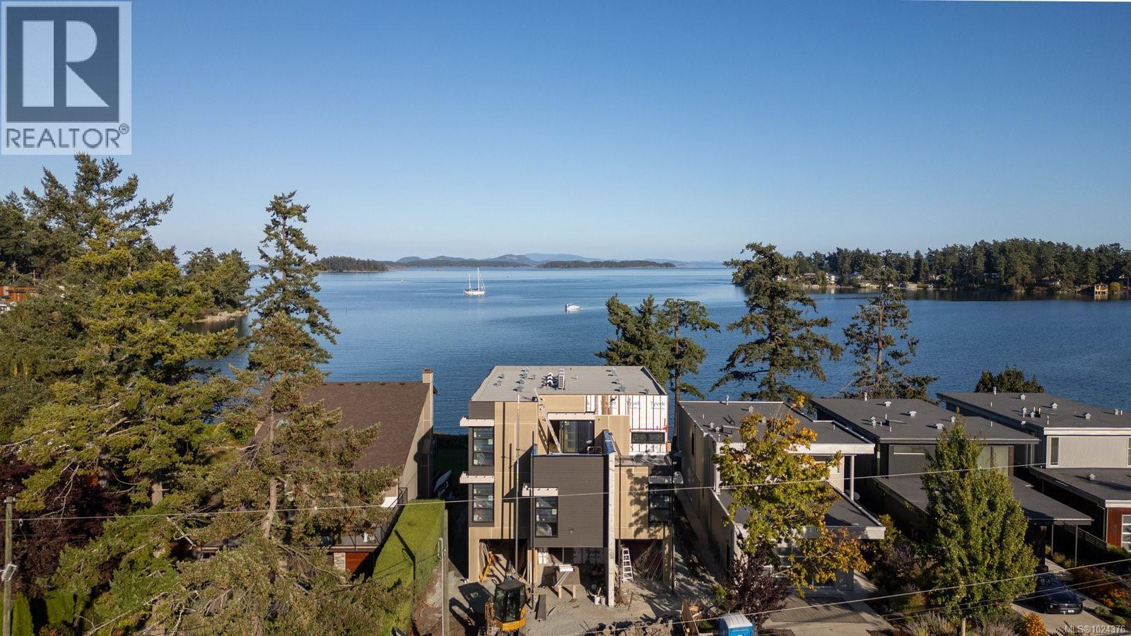 302 10393 Allbay Rd, Sidney, British Columbia  V8L 2N8 - Photo 2 - 1024376