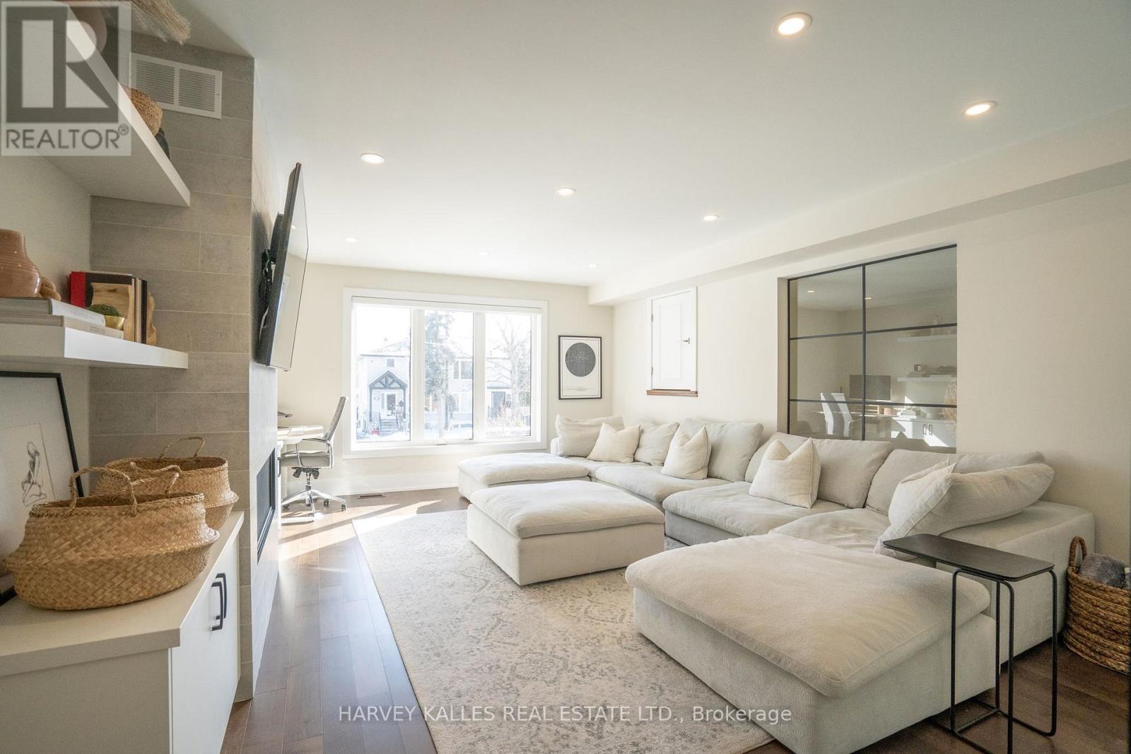 957 Eighth Street, Mississauga, Ontario  L5E 1R6 - Photo 19 - W12736306