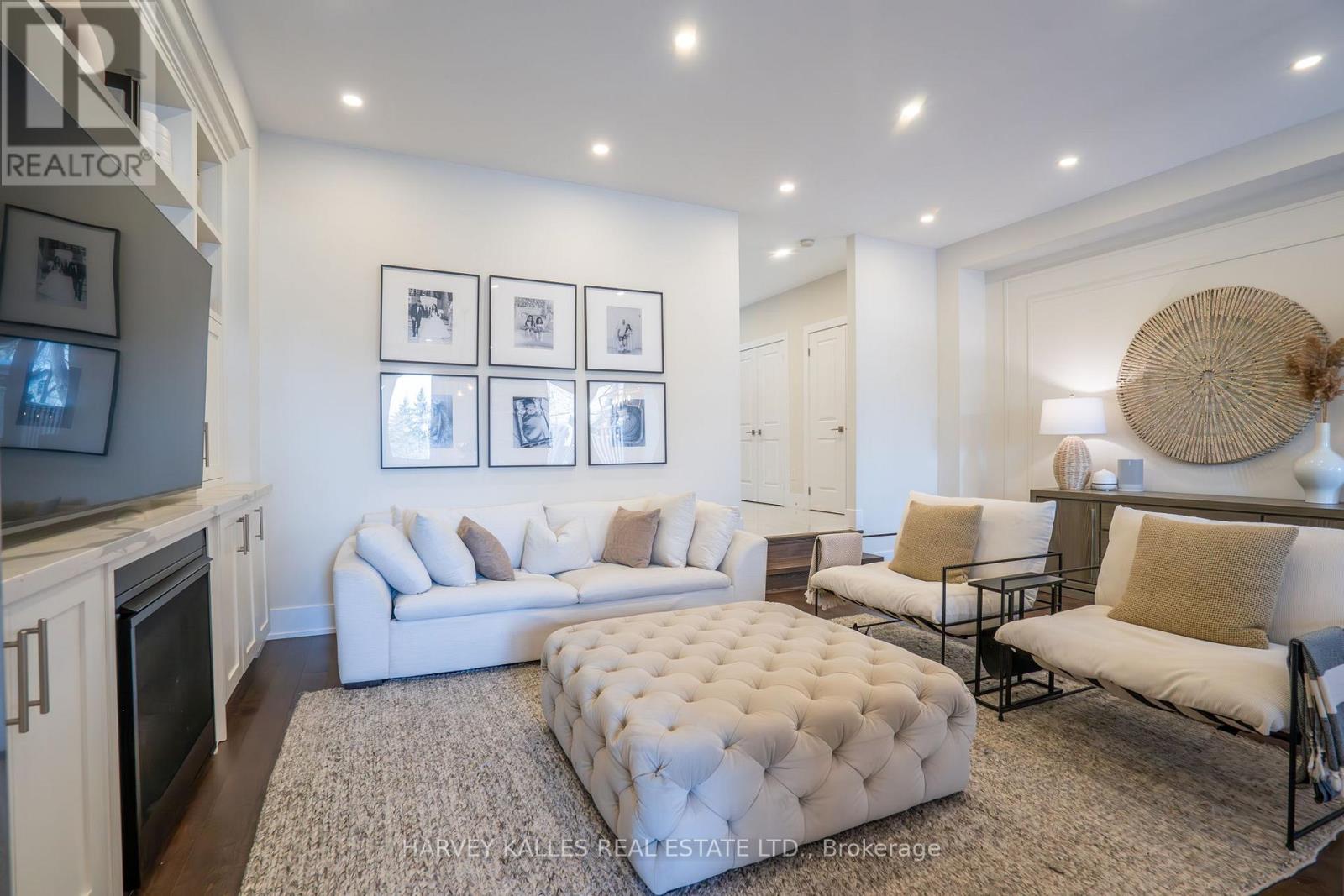 957 Eighth Street, Mississauga, Ontario  L5E 1R6 - Photo 9 - W12736306