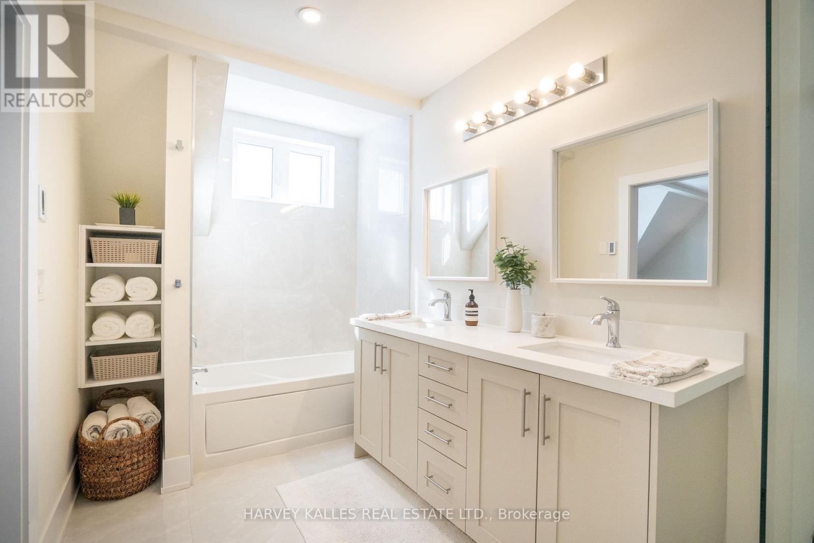 957 Eighth Street, Mississauga, Ontario  L5E 1R6 - Photo 29 - W12736306