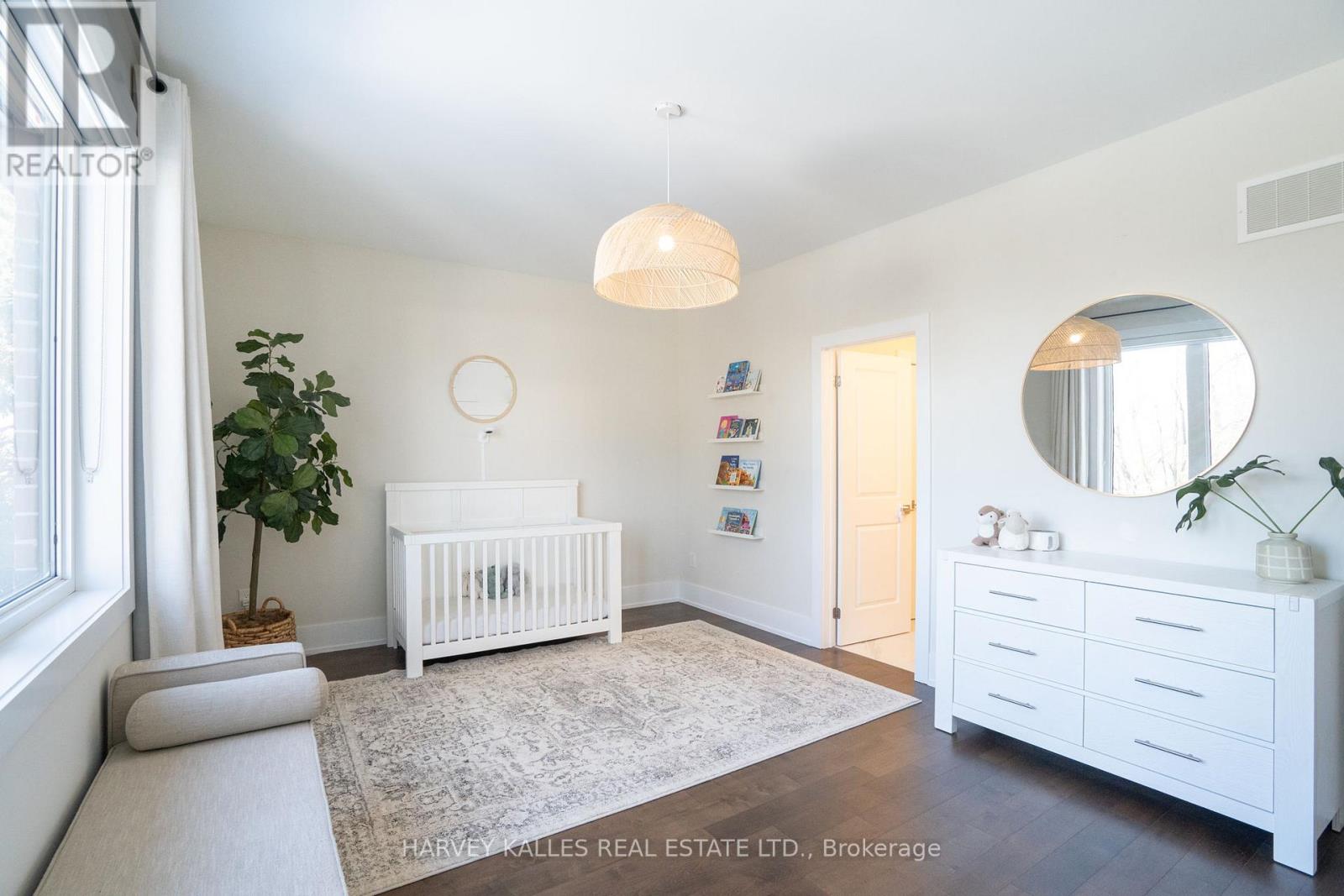 957 Eighth Street, Mississauga, Ontario  L5E 1R6 - Photo 35 - W12736306