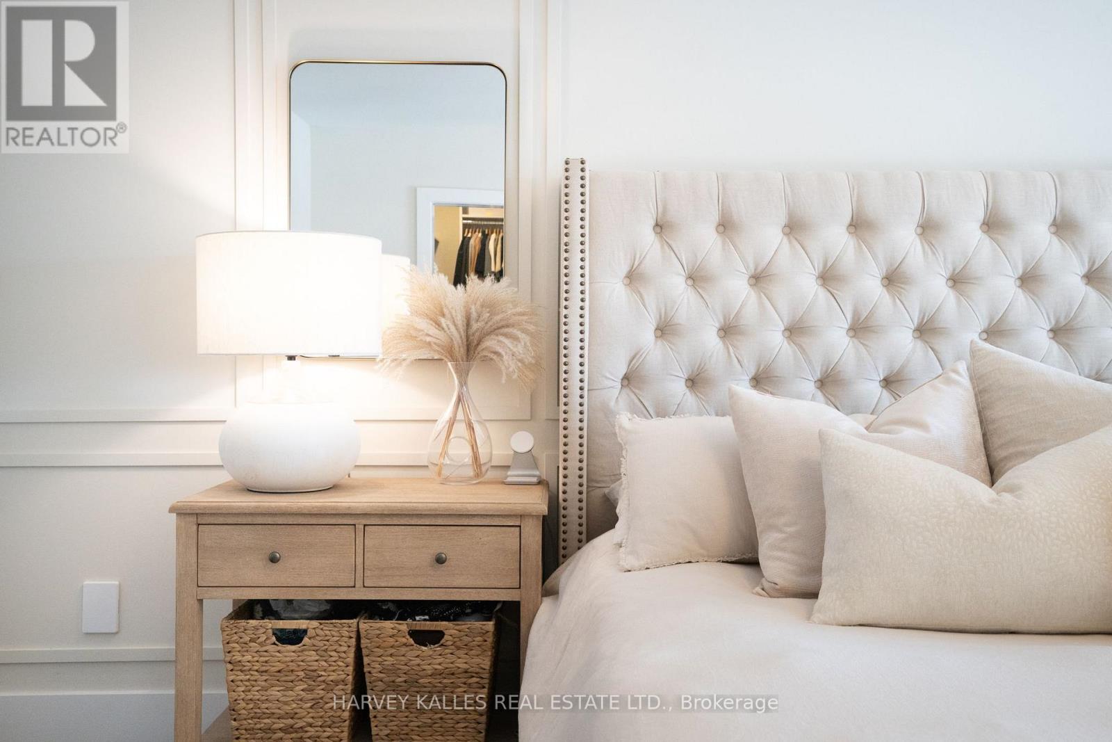 957 Eighth Street, Mississauga, Ontario  L5E 1R6 - Photo 26 - W12736306