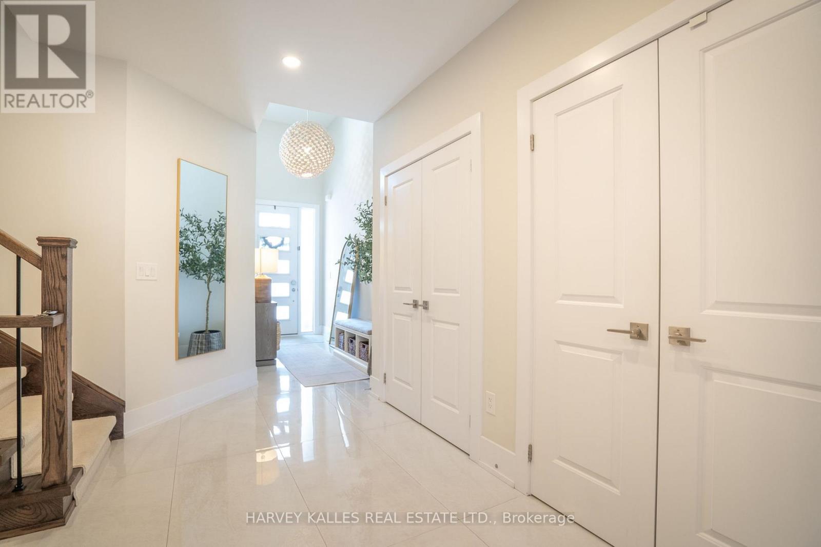 957 Eighth Street, Mississauga, Ontario  L5E 1R6 - Photo 16 - W12736306