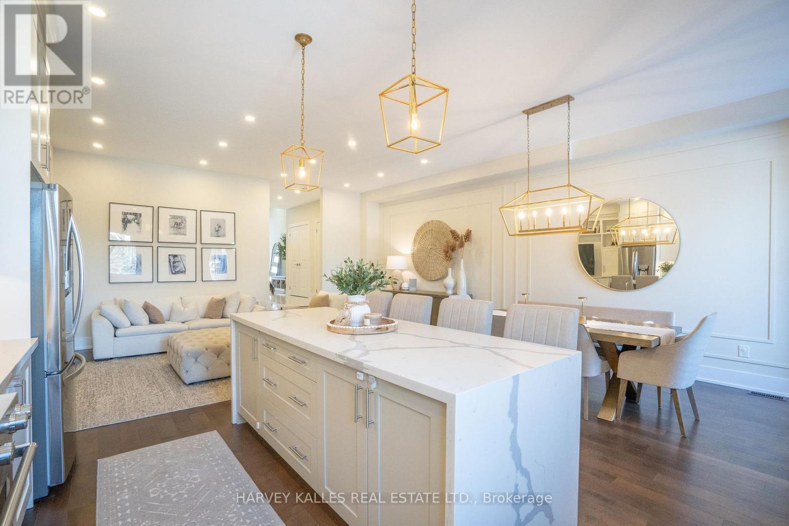 957 Eighth Street, Mississauga, Ontario  L5E 1R6 - Photo 4 - W12736306