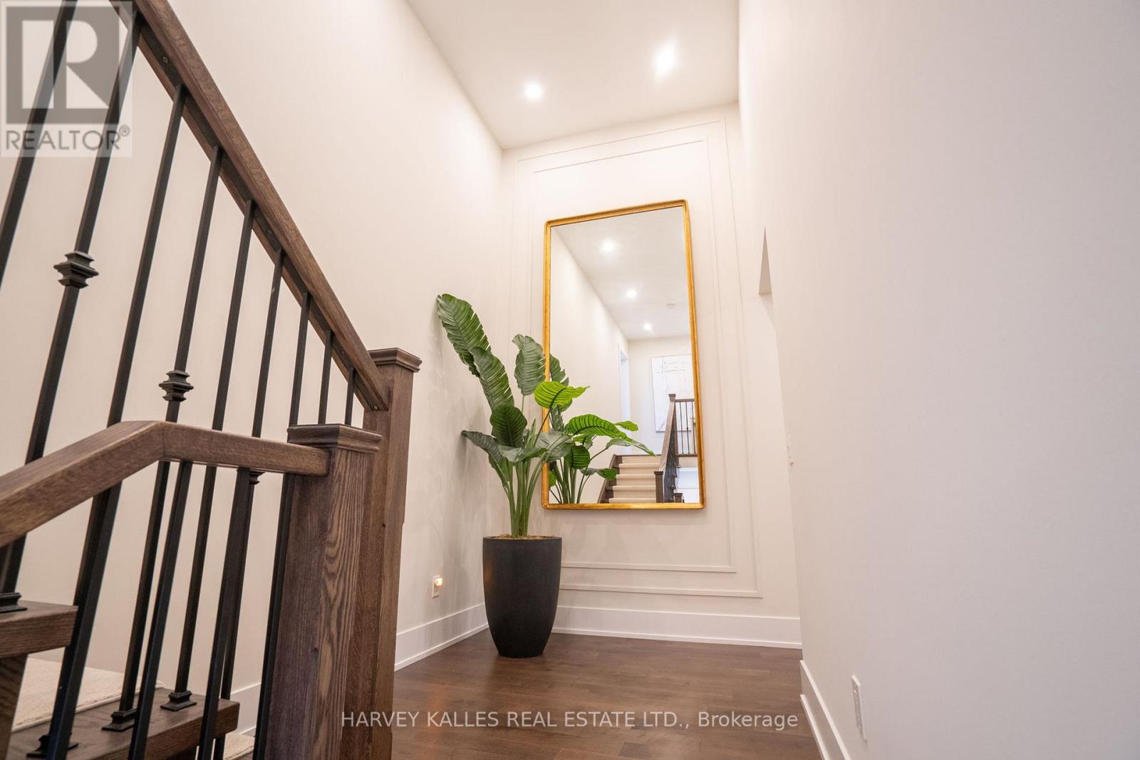 957 Eighth Street, Mississauga, Ontario  L5E 1R6 - Photo 24 - W12736306