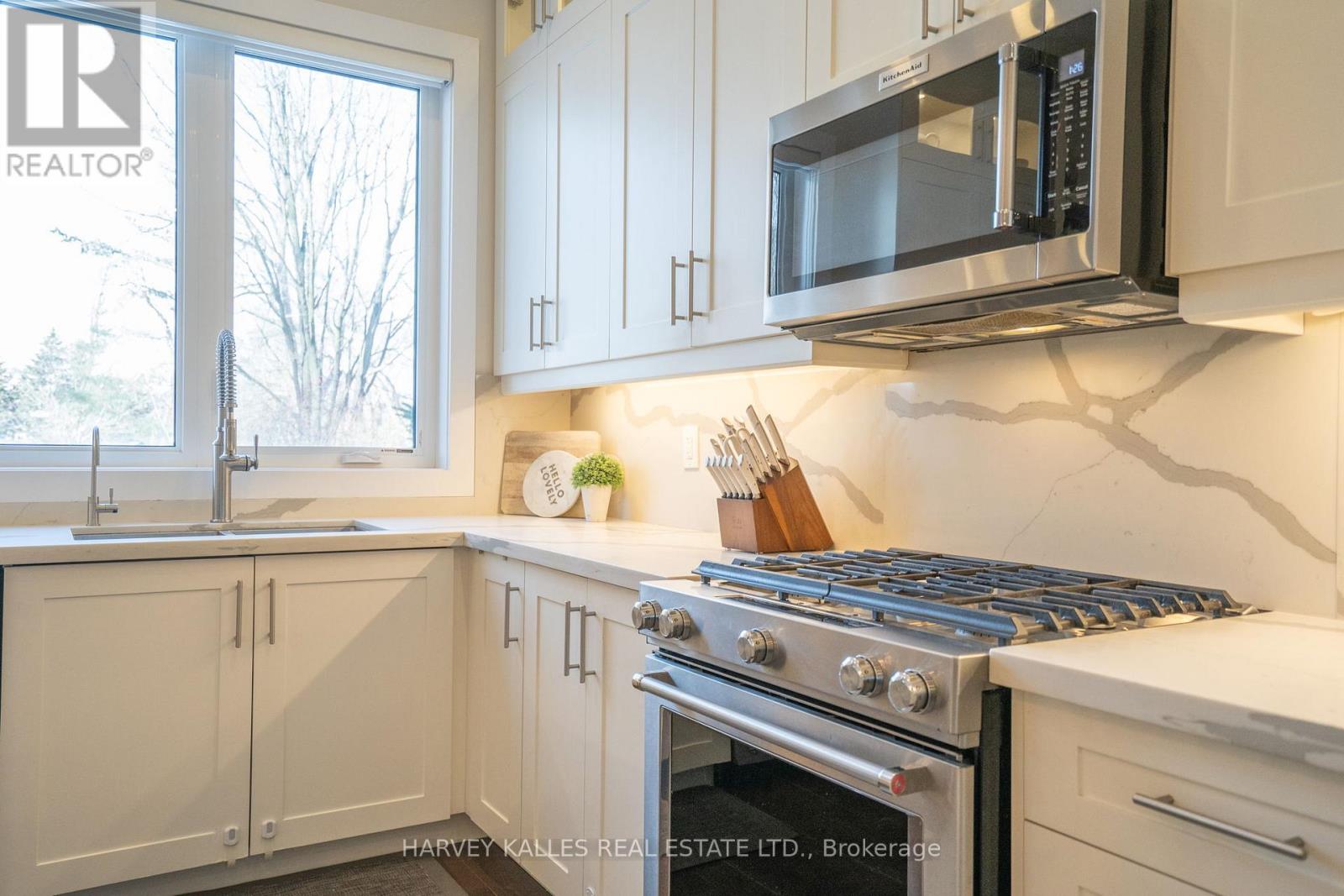 957 Eighth Street, Mississauga, Ontario  L5E 1R6 - Photo 12 - W12736306