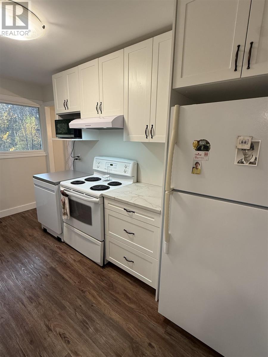 1 Balsam Pl, Elliot Lake, Ontario  P5A 2H4 - Photo 16 - SM253058