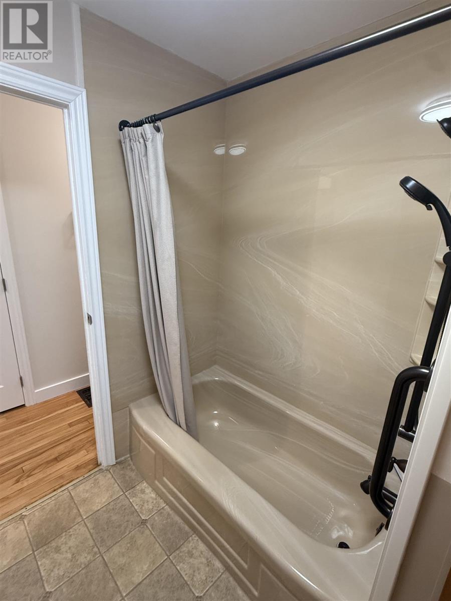 1 Balsam Pl, Elliot Lake, Ontario  P5A 2H4 - Photo 26 - SM253058