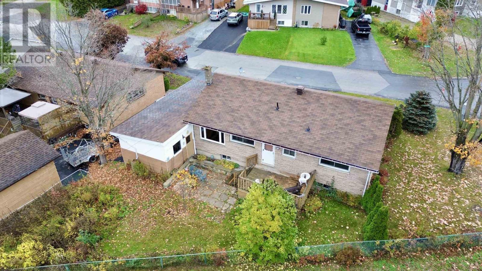 1 Balsam Pl, Elliot Lake, Ontario  P5A 2H4 - Photo 9 - SM253058