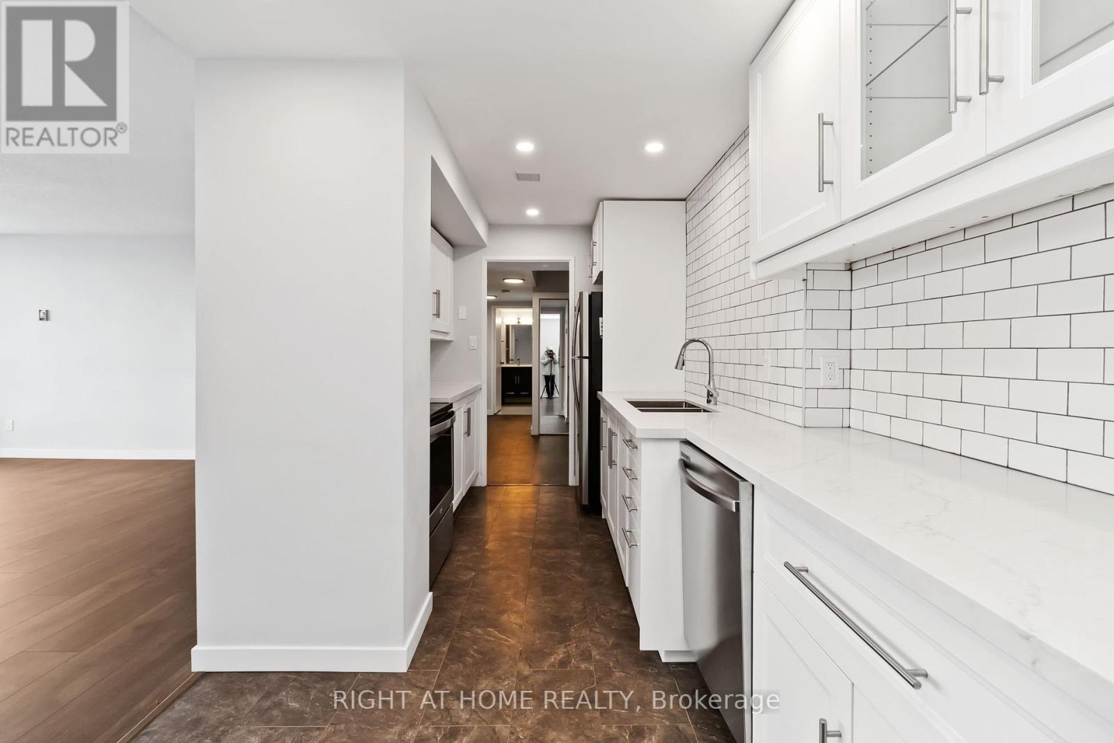 905 - 1333 Bloor Street, Mississauga, Ontario  L4Y 3T6 - Photo 5 - W12686884