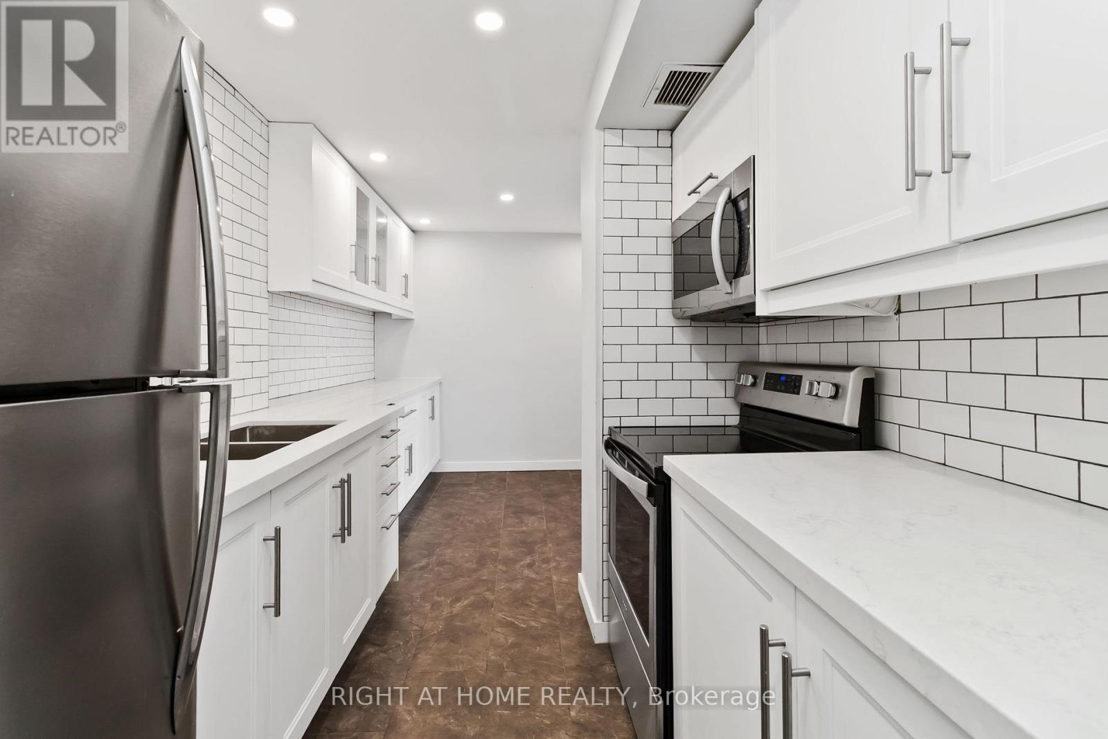 905 - 1333 Bloor Street, Mississauga, Ontario  L4Y 3T6 - Photo 6 - W12686884