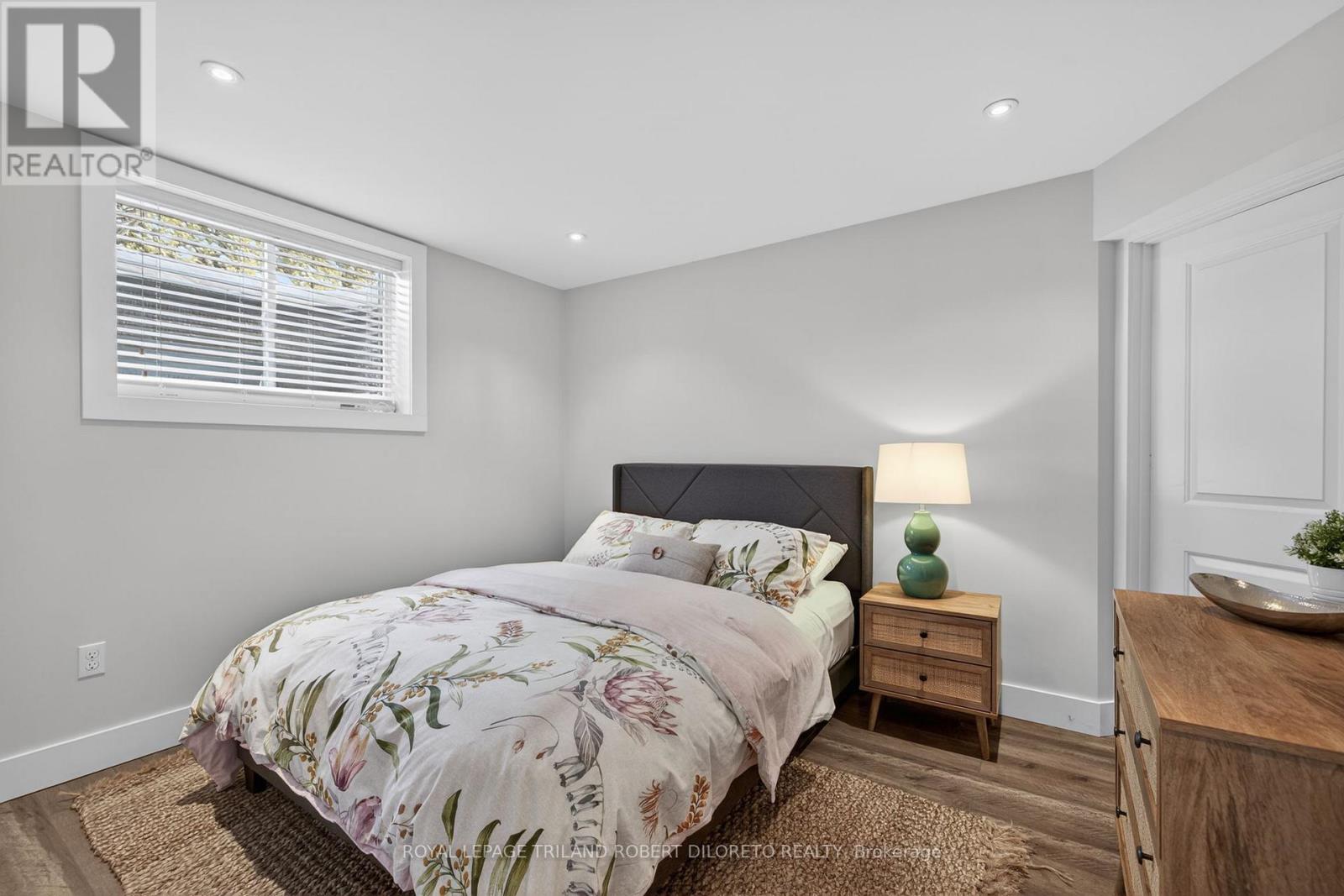 Photo 32 of 49 for 56 Fieldstone Crescent S