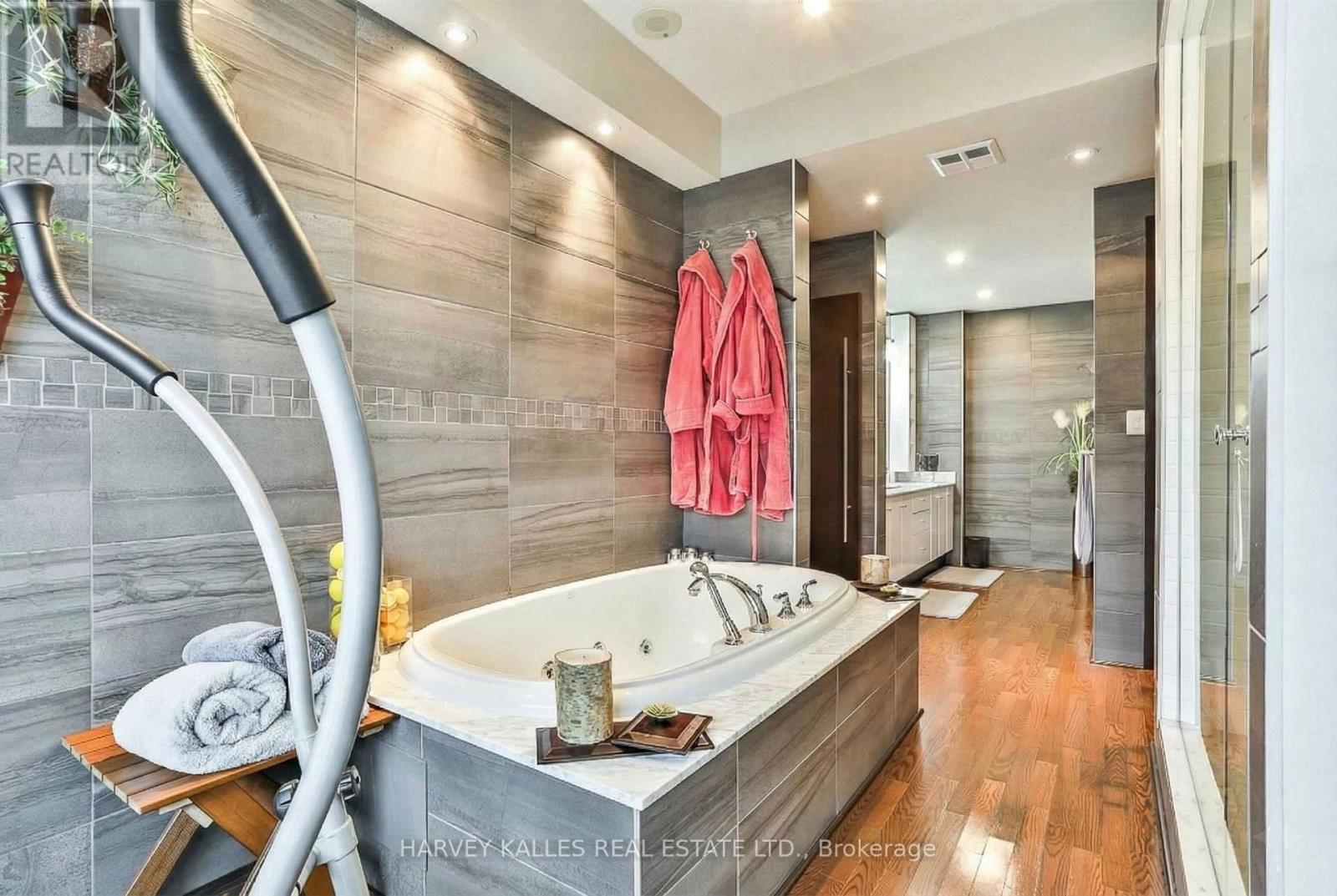 2701 - 300 Bloor Street E, Toronto, Ontario  M4W 3Y2 - Photo 23 - C12738490