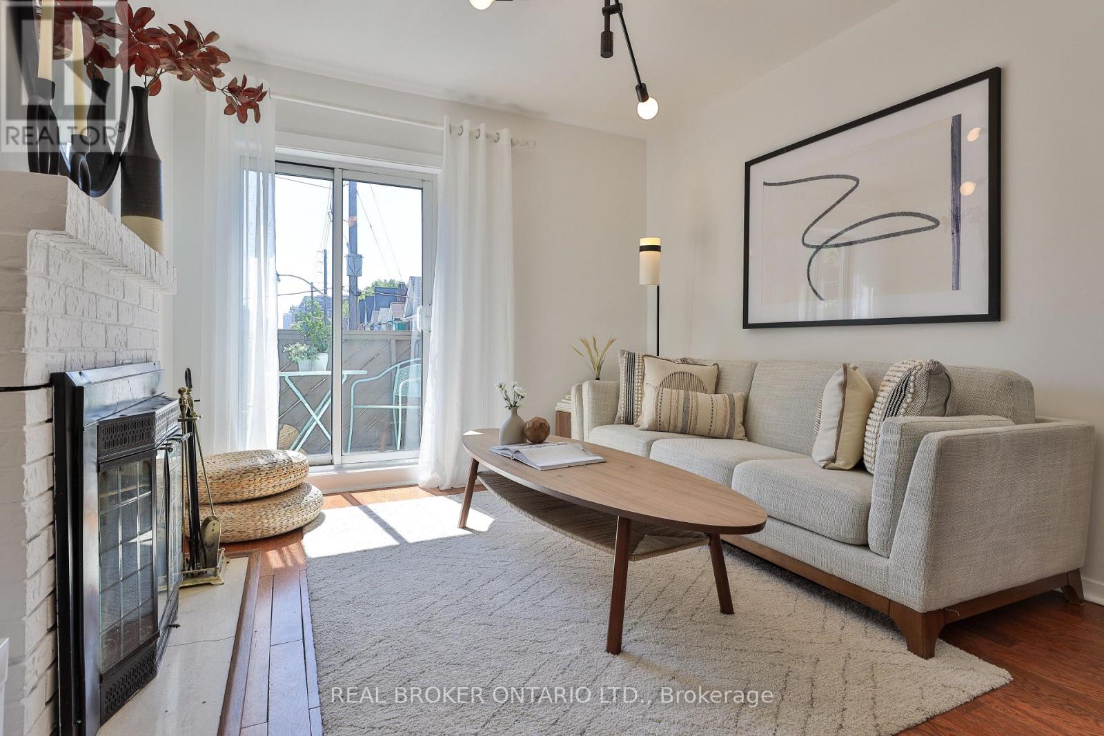 55 Dagmar Avenue, Toronto, Ontario  M4M 1V9 - Photo 4 - E12738390