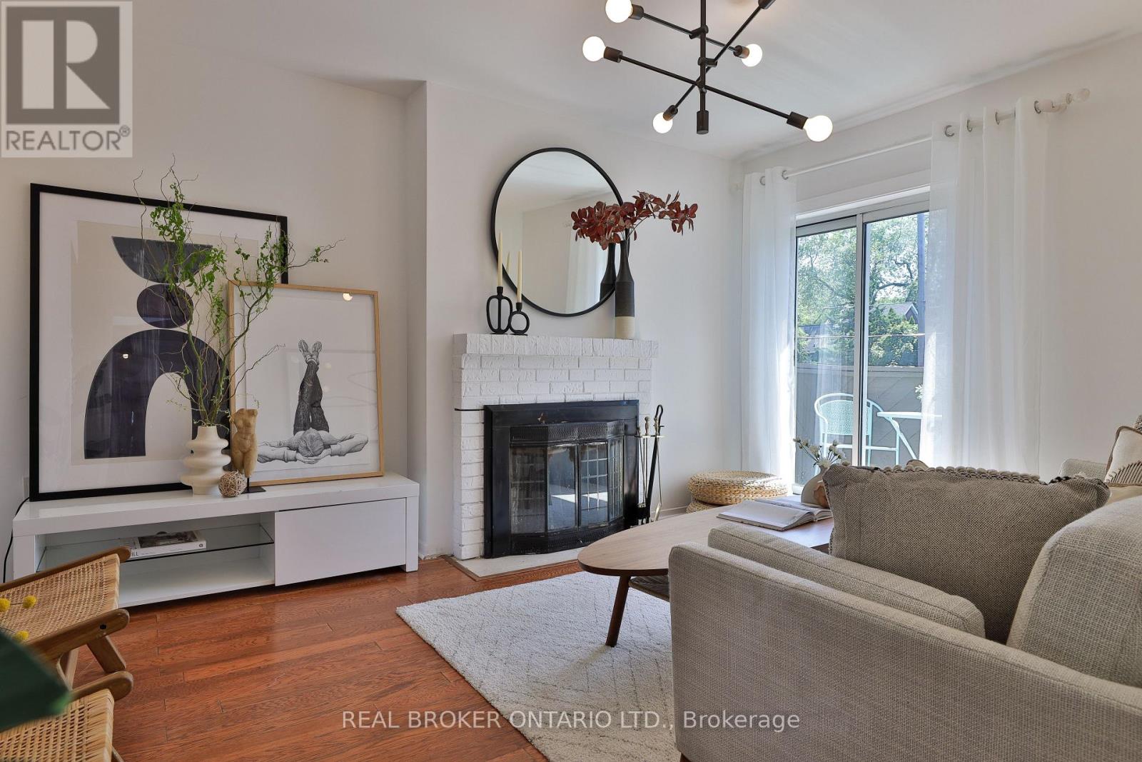 55 Dagmar Avenue, Toronto, Ontario  M4M 1V9 - Photo 5 - E12738390