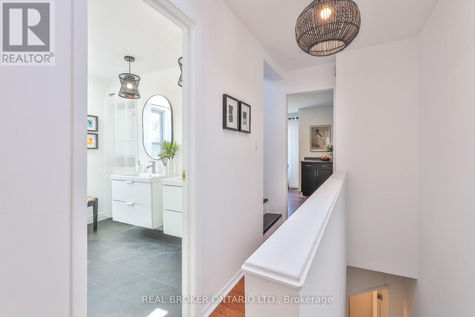 55 Dagmar Avenue, Toronto, Ontario  M4M 1V9 - Photo 7 - E12738390