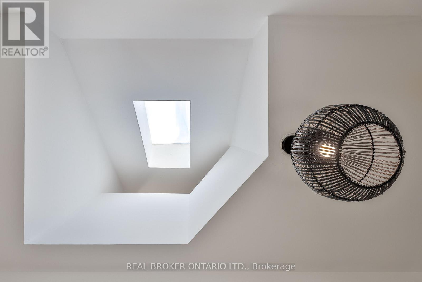 55 Dagmar Avenue, Toronto, Ontario  M4M 1V9 - Photo 8 - E12738390